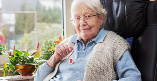 Téléassistance pour une personne âgée à domicile