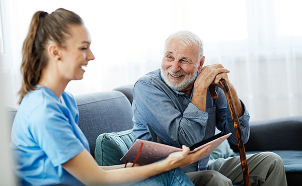 Aide à domicile pour les personnes âgées à L'Isle-sur-la-Sorgue - Petits-fils Aide à domicile pour les personnes âgées à L'Isle-sur-la-Sorgue - Petits-fils